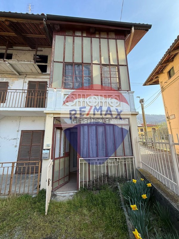 casa indipendente in vendita a Palazzo Canavese