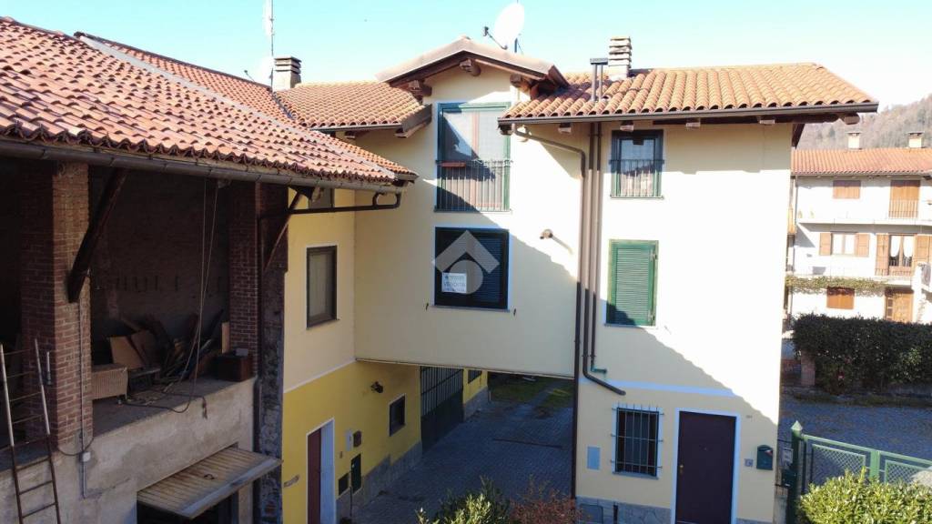 casa indipendente in vendita a Palazzo Canavese