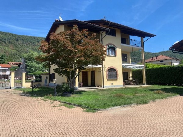 casa indipendente in vendita a Palazzo Canavese