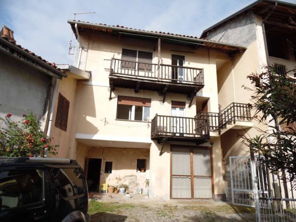 casa indipendente in vendita a Parella