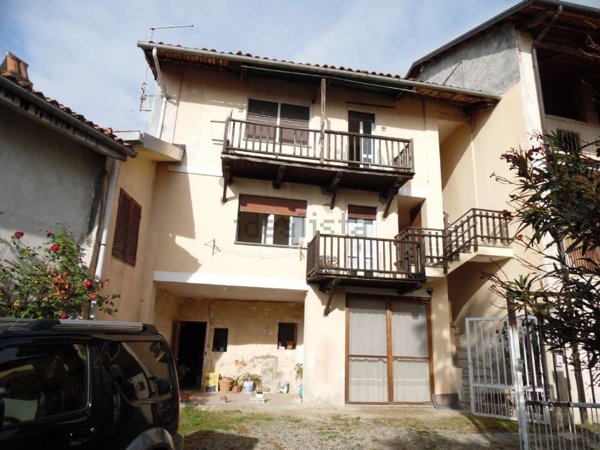 casa indipendente in vendita a Parella