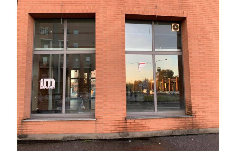 locale commerciale in vendita a Parella