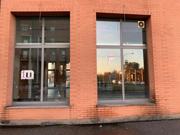 locale commerciale in vendita a Parella