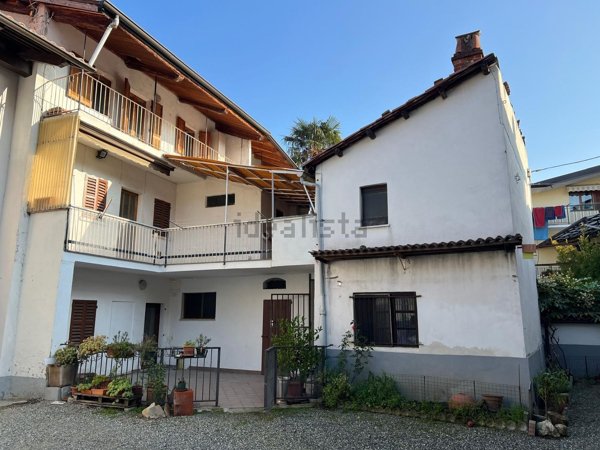 esavano in vendita a Pavone Canavese
