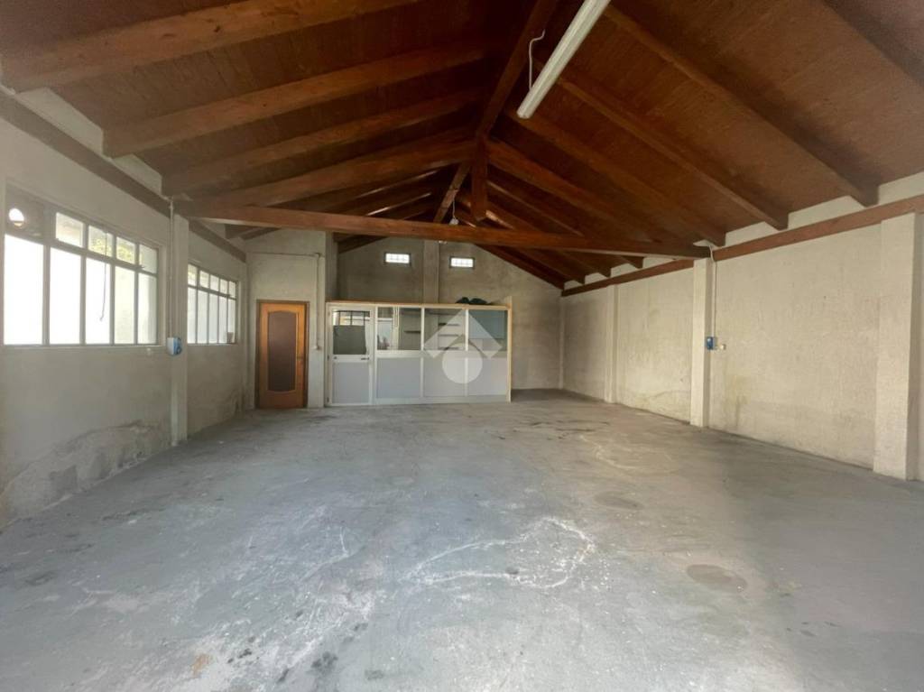 locale commerciale in vendita a Pavone Canavese