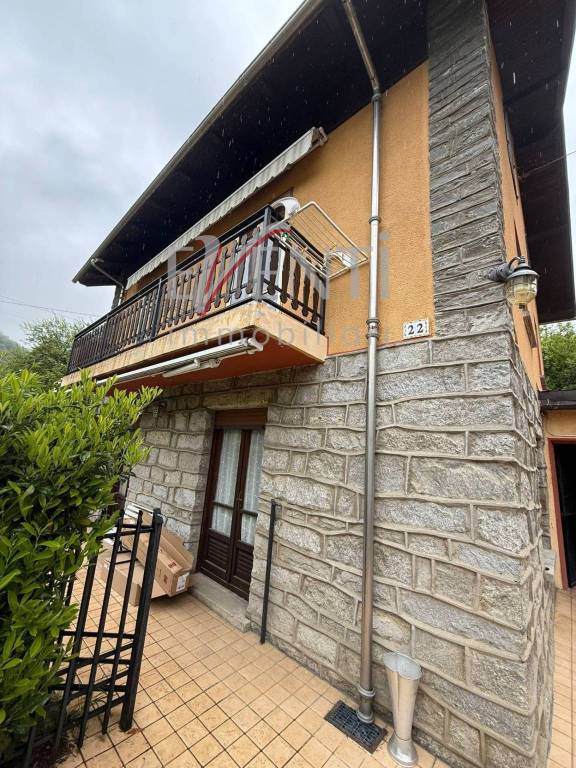 casa indipendente in vendita a Perosa Argentina