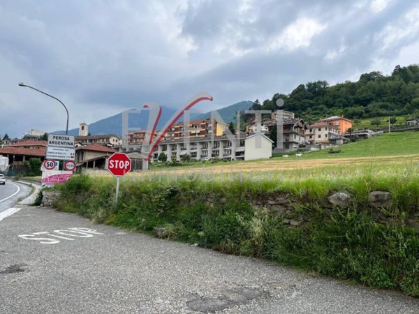 casa indipendente in vendita a Perosa Argentina
