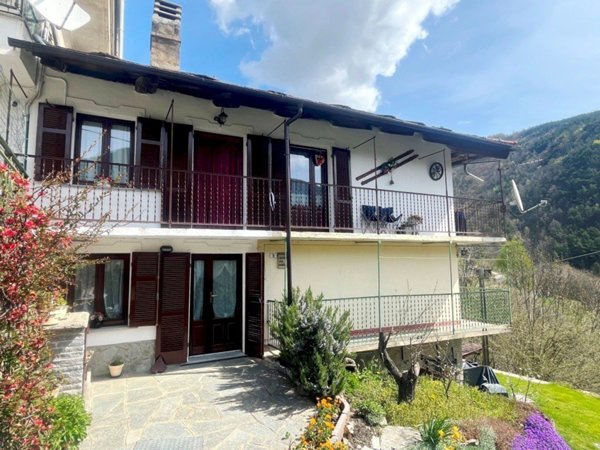 casa semindipendente in vendita a Perrero