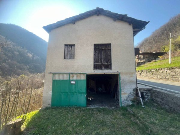 locale di sgombero in vendita a Perrero