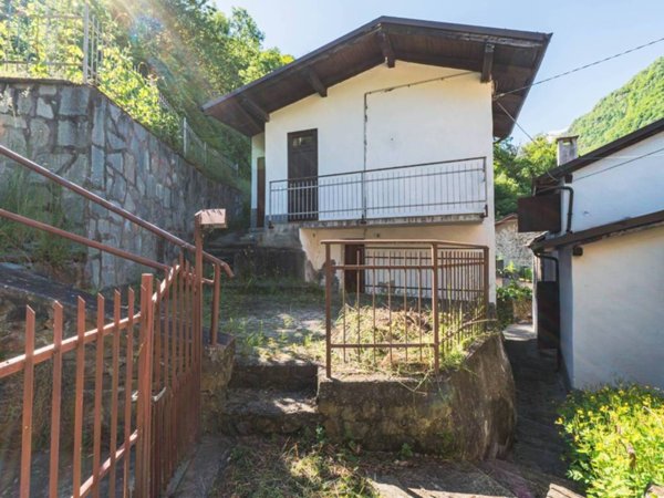 casa indipendente in vendita a Perrero