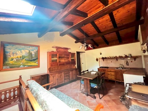 casa indipendente in vendita a Perrero