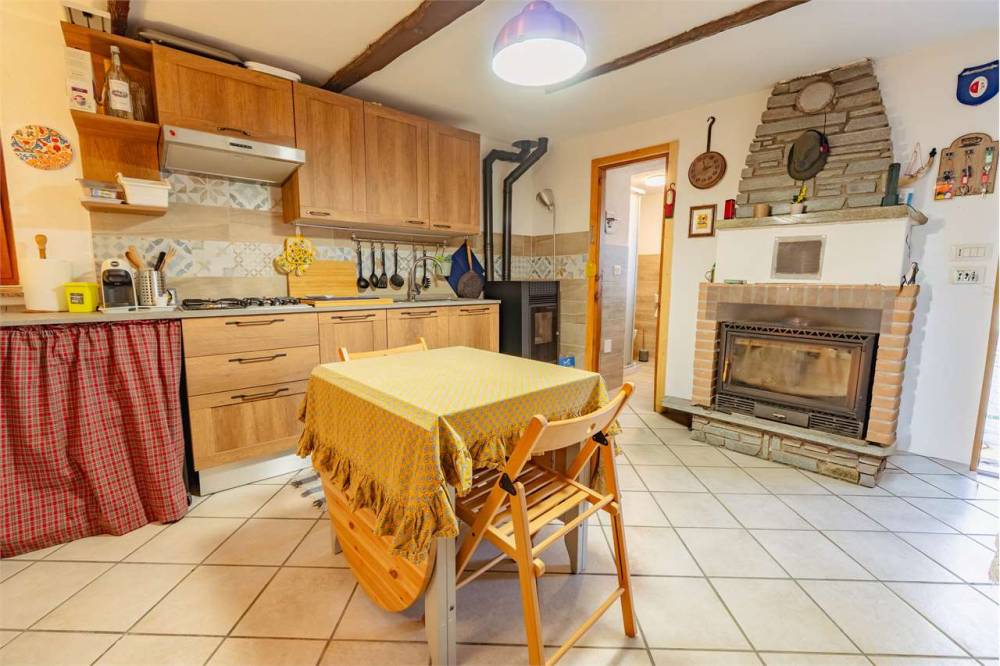 casa indipendente in vendita a Perrero