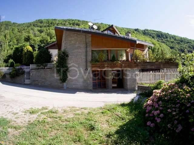 casa indipendente in vendita a Perrero