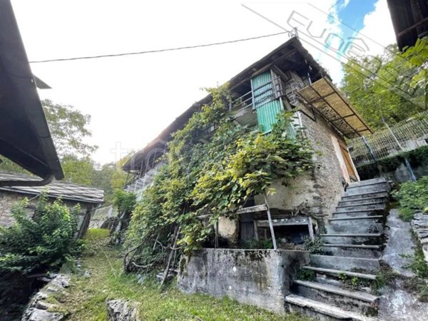 casa indipendente in vendita a Perrero