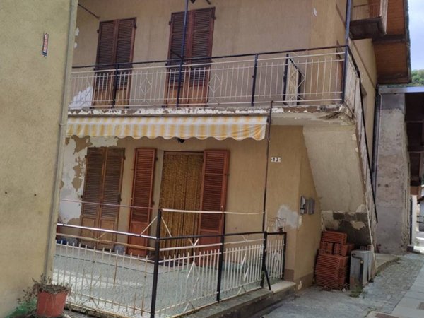 casa indipendente in vendita a Perrero