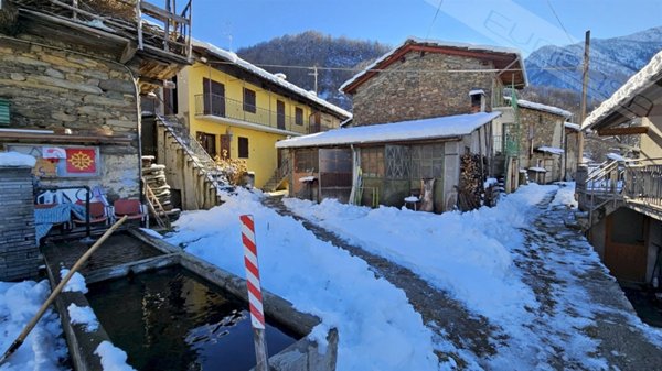 casa semindipendente in vendita a Perrero