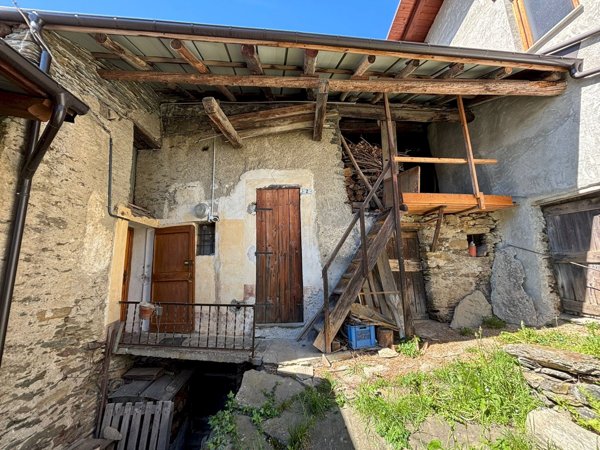 casa indipendente in vendita a Perrero