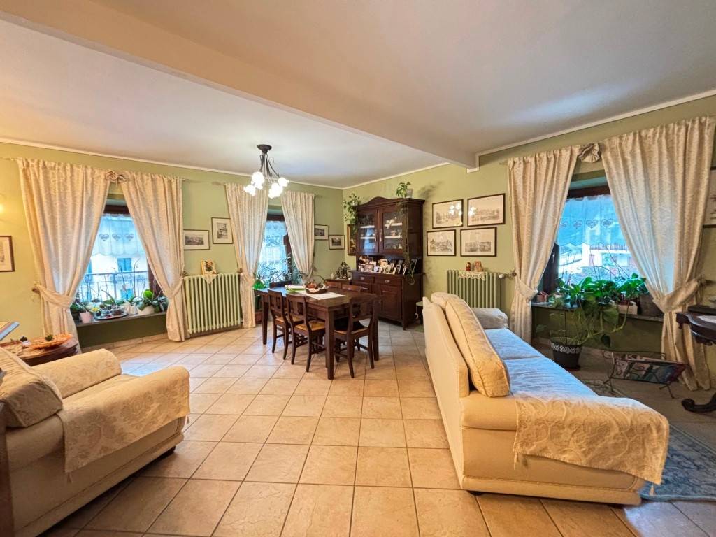 casa indipendente in vendita a Perrero