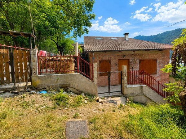casa indipendente in vendita a Perrero