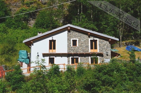 casa indipendente in vendita a Perrero