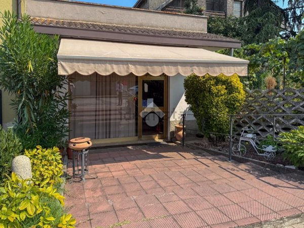 negozio in vendita ad Acquanegra Cremonese