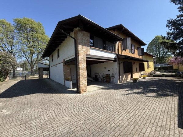 casa indipendente in vendita ad Acquanegra Cremonese