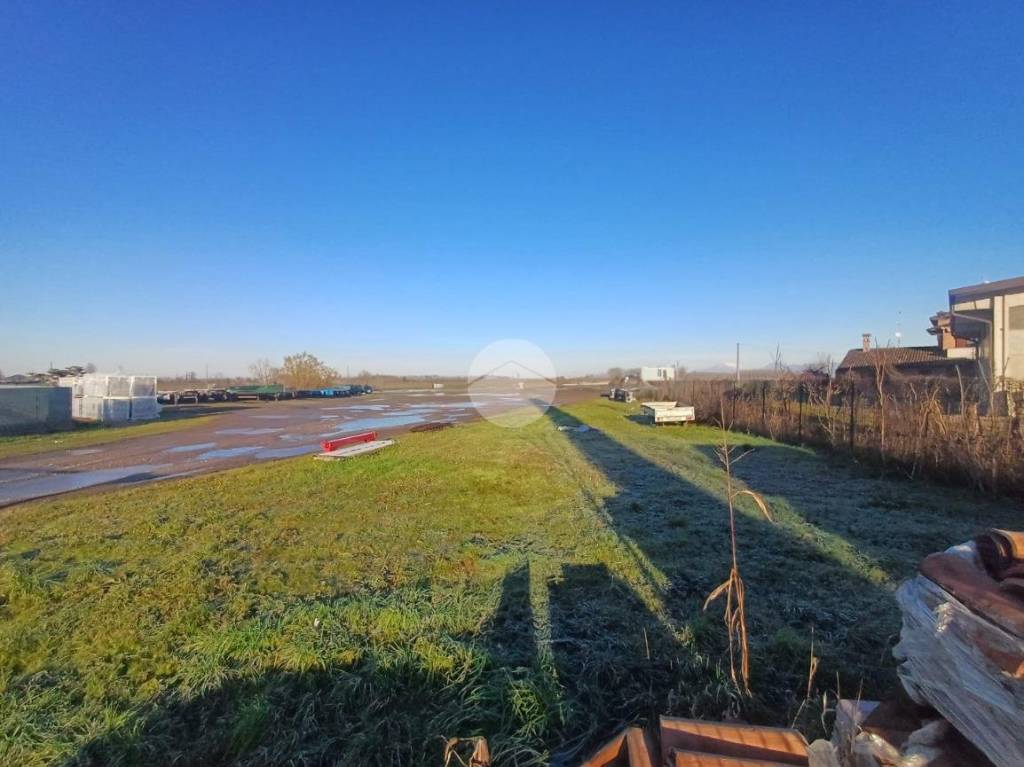 terreno edificabile in vendita ad Agnadello