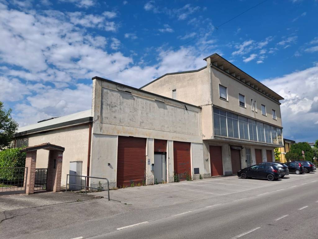 negozio in vendita ad Agnadello