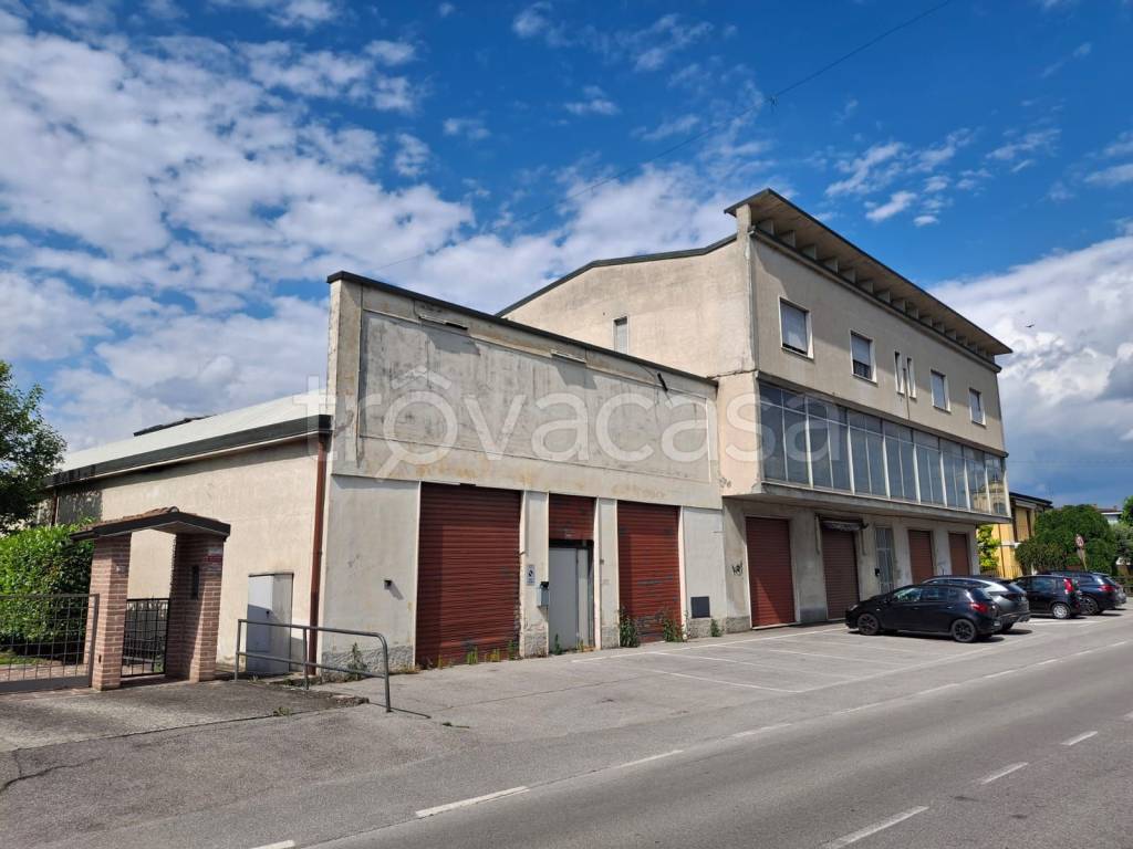 negozio in vendita ad Agnadello