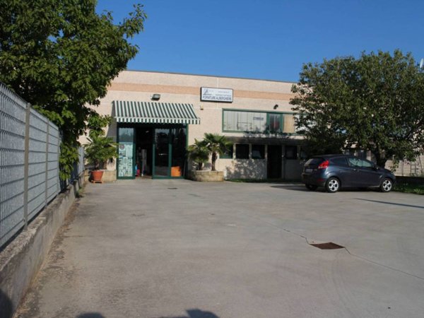 negozio in vendita ad Agnadello