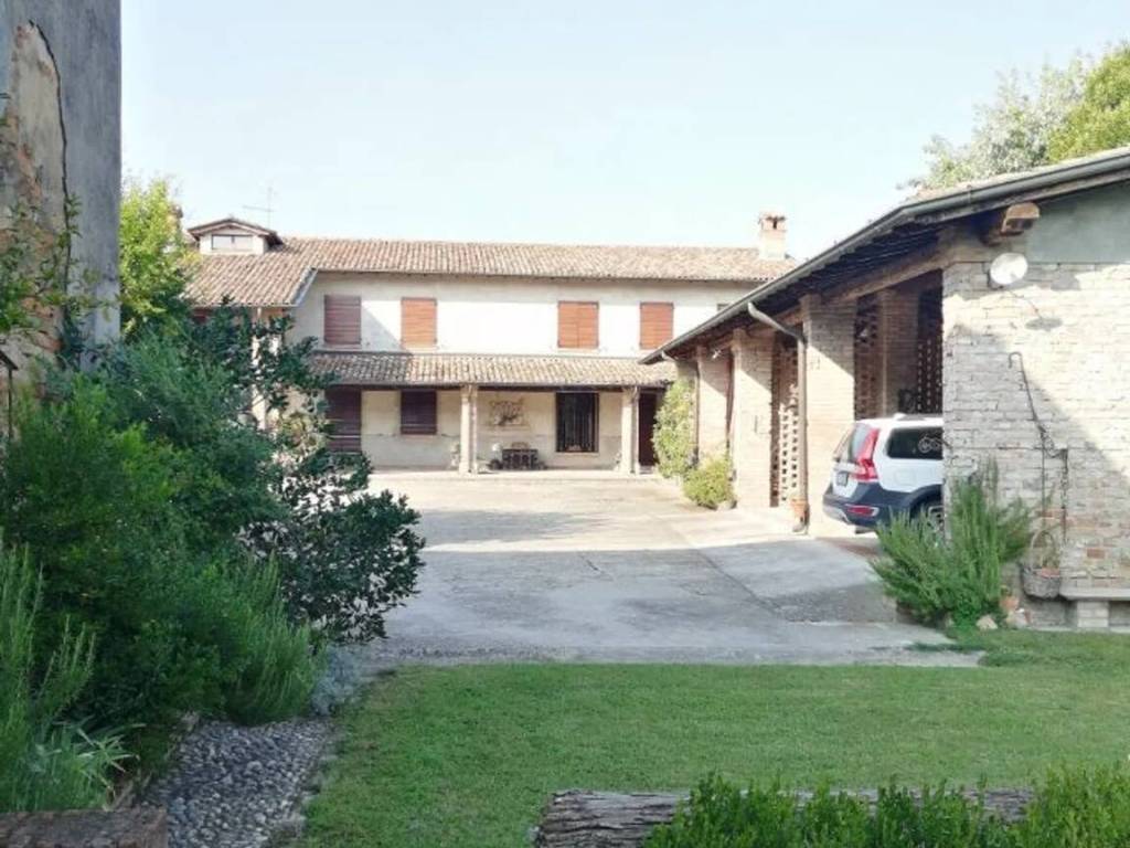 casa indipendente in vendita ad Annicco in zona Grontorto