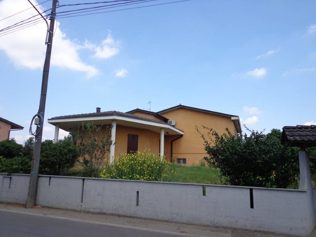 casa indipendente in vendita ad Annicco in zona Barzaniga