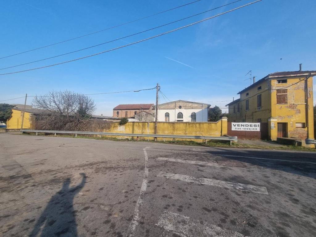 casa indipendente in vendita ad Azzanello