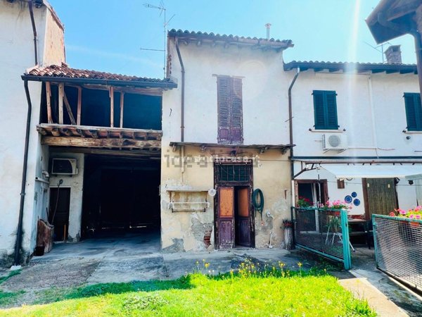 casa indipendente in vendita ad Azzanello