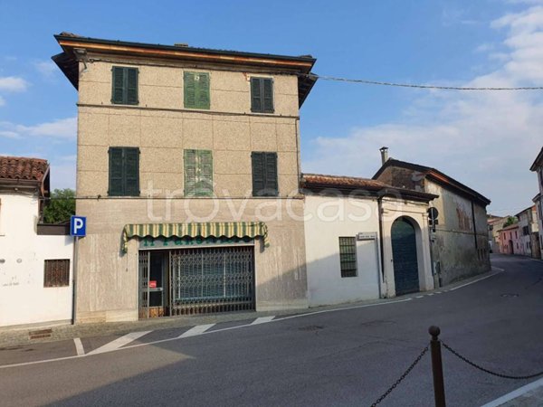 casa indipendente in vendita ad Azzanello