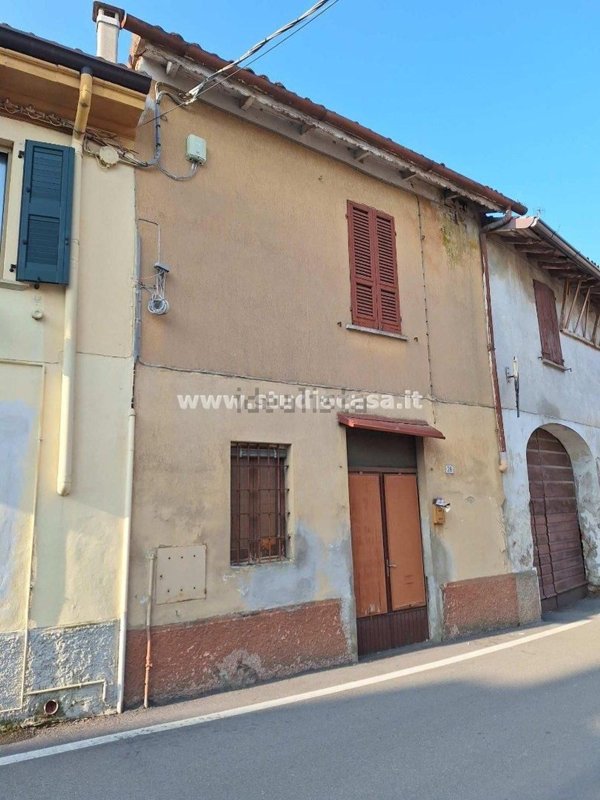casa indipendente in vendita ad Azzanello
