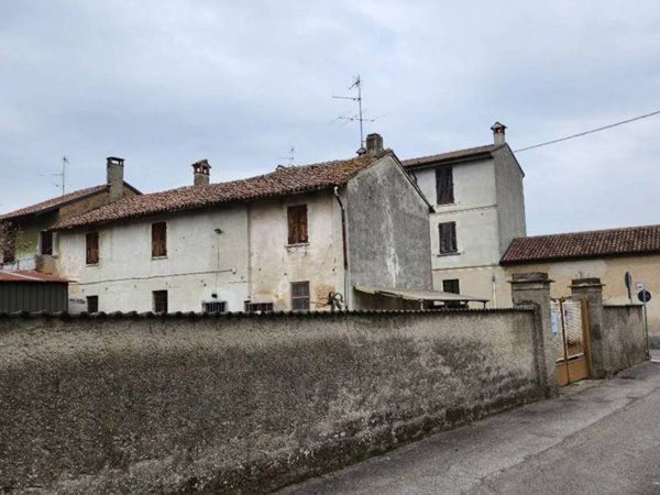casa indipendente in vendita ad Azzanello