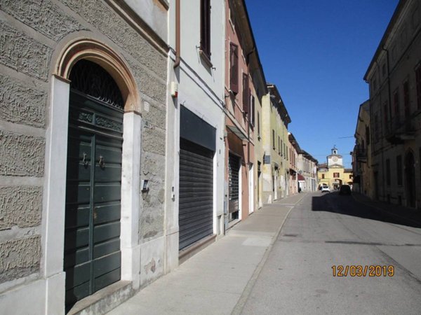 ufficio in vendita ad Azzanello