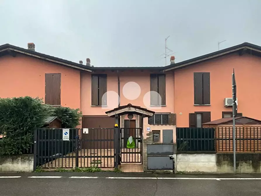 casa indipendente in vendita ad Azzanello