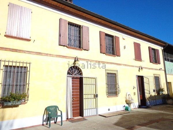 casa indipendente in vendita ad Azzanello