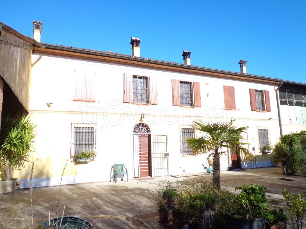 casa indipendente in vendita ad Azzanello