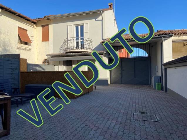 casa indipendente in vendita ad Azzanello