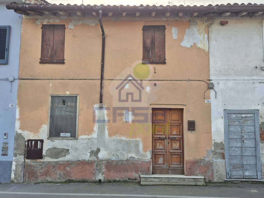 casa indipendente in vendita ad Azzanello