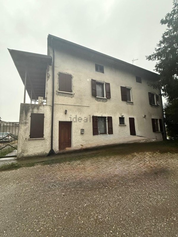 casa indipendente in vendita ad Azzanello