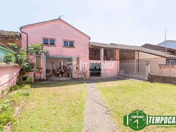 casa indipendente in vendita ad Azzanello