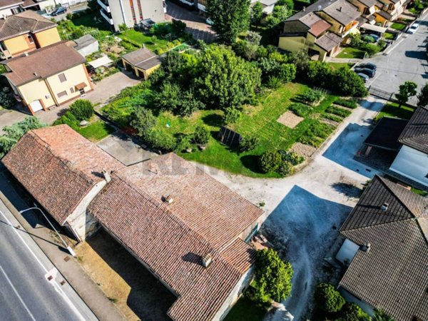casa indipendente in vendita ad Azzanello