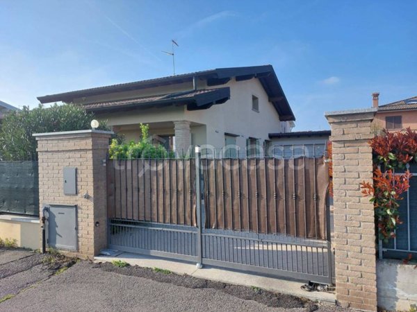 casa indipendente in vendita a Bagnolo Cremasco