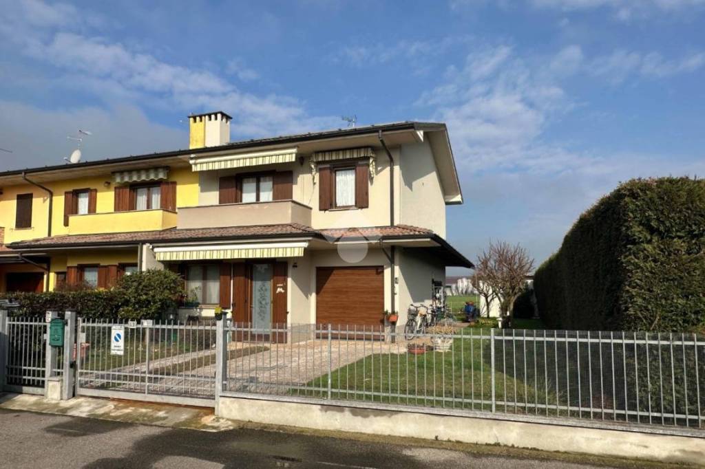 casa indipendente in vendita a Bagnolo Cremasco
