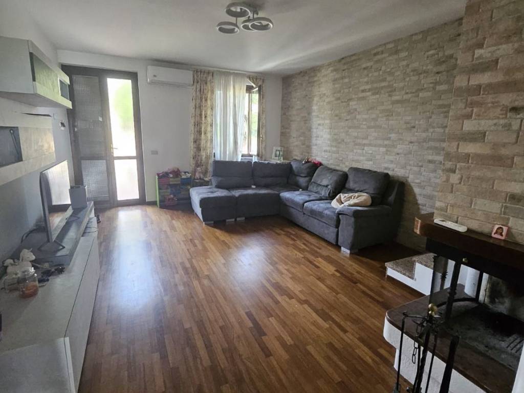 casa indipendente in vendita a Bagnolo Cremasco