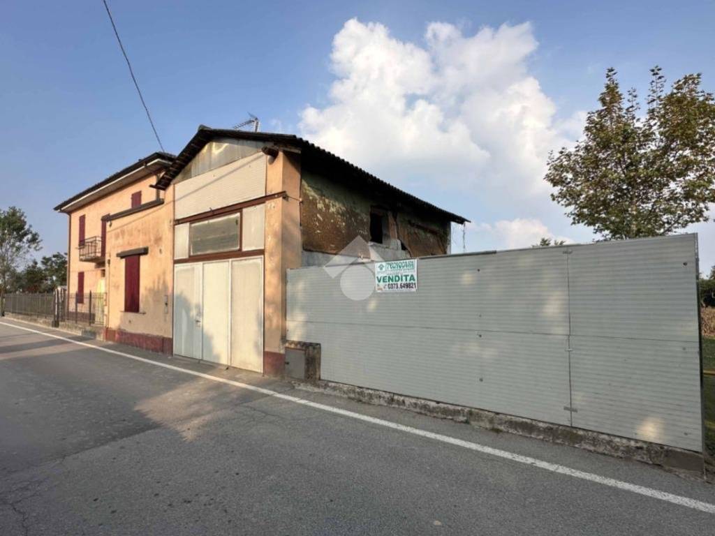 casa indipendente in vendita a Bagnolo Cremasco in zona Gattolino